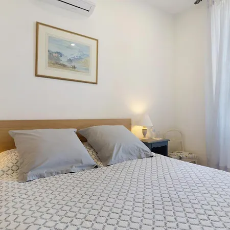 Chateau De La Renaudie Bed & Breakfast 3*